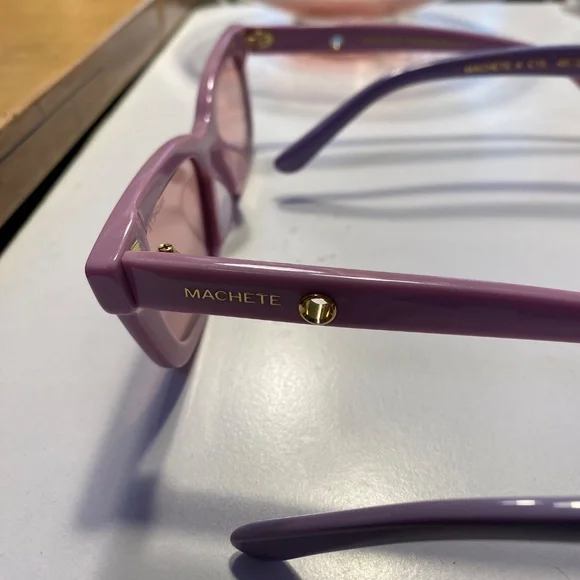Machete Ruby Sunglasses in Orchid - Picture 2 of 3